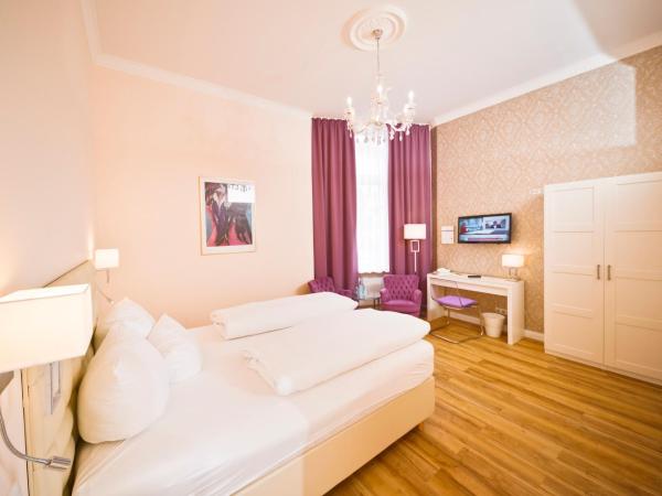 AMC Hotel - Schöneberg : photo 2 de la chambre grande chambre double 