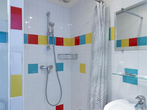 Hotel Mimosa Paris : photo 10 de la chambre chambre quadruple standard