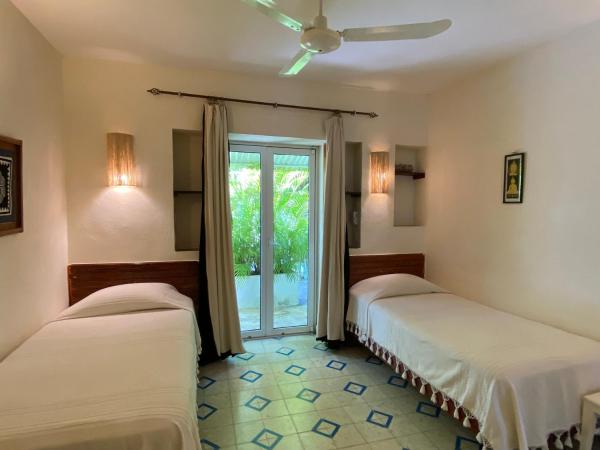 Hotel La Piazzetta : photo 3 de la chambre chambre lits jumeaux - vue sur patio