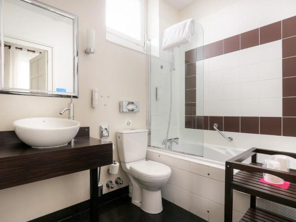 Best Western Hôtel Brittany La Baule Centre & Plages : photo 8 de la chambre chambre queen supérieure avec vue sur la cour