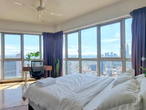 Penthouse on 34 - The Highest Unit and Best Views in Regalia & Private Rooftop Terrace : photo 2 de la chambre chambre double supérieure