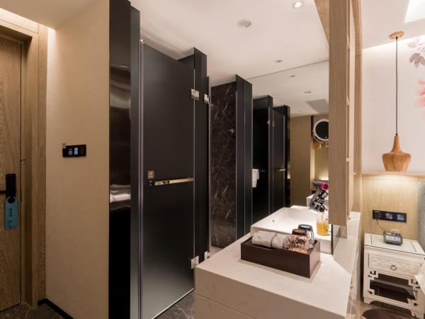 Paco Hotel Canton Tower Pazhou--FreeShuttle Bus for CantonFair : photo 7 de la chambre chambre lits jumeaux avec salle de bains