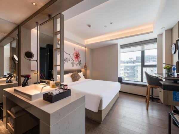 Paco Hotel Canton Tower Pazhou--FreeShuttle Bus for CantonFair : photo 1 de la chambre chambre double avec salle de bains privative