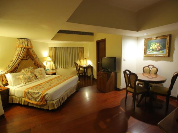 Hotel The Royal Plaza : photo 3 de la chambre royal junior suite - enjoy a free one glass of house beer once during your stay