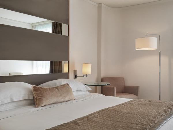 Galaxy Iraklio Hotel : photo 1 de la chambre chambre double ou lits jumeaux supérieure avec vue sur ville