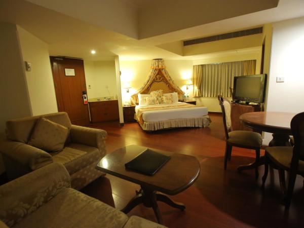 Hotel The Royal Plaza : photo 4 de la chambre royal junior suite - 15% discount on food & soft beverages, spa & saloon services