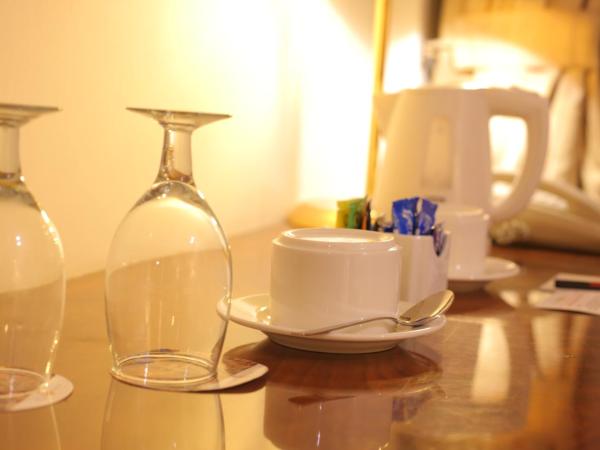 Hotel The Royal Plaza : photo 6 de la chambre royal junior suite - enjoy a free one glass of house beer once during your stay
