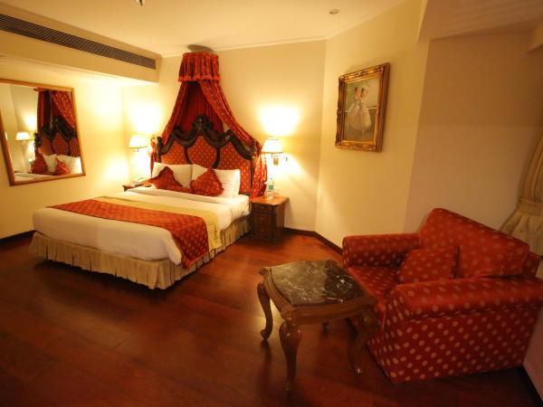 Hotel The Royal Plaza : photo 3 de la chambre maharaja one bedroom suite - enjoy a free one glass of house beer once during your stay