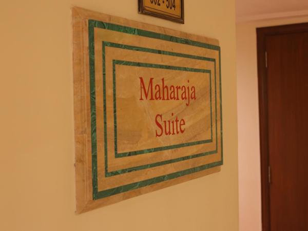 Hotel The Royal Plaza : photo 10 de la chambre maharaja one bedroom suite - enjoy a free one glass of house beer once during your stay