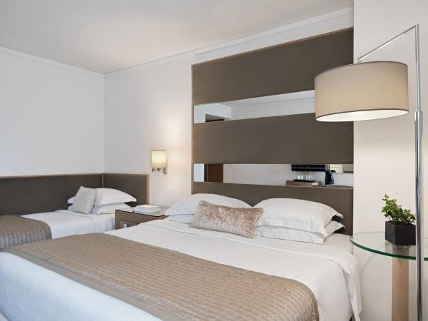Galaxy Iraklio Hotel : photo 2 de la chambre chambre triple supérieure - vue sur ville