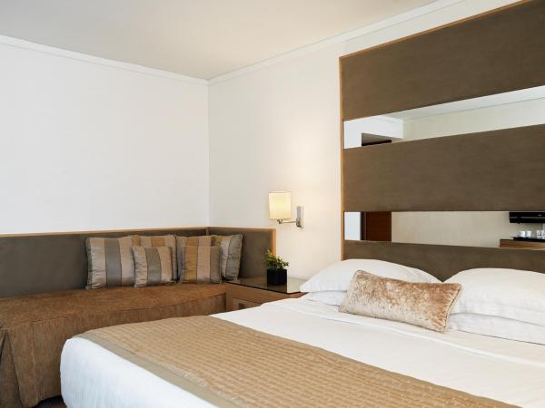 Galaxy Iraklio Hotel : photo 10 de la chambre chambre triple supérieure - vue sur ville