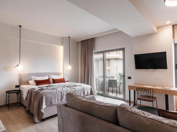 The City Hotel & Suites : photo 2 de la chambre suite exécutive avec balcon - vue sur ville