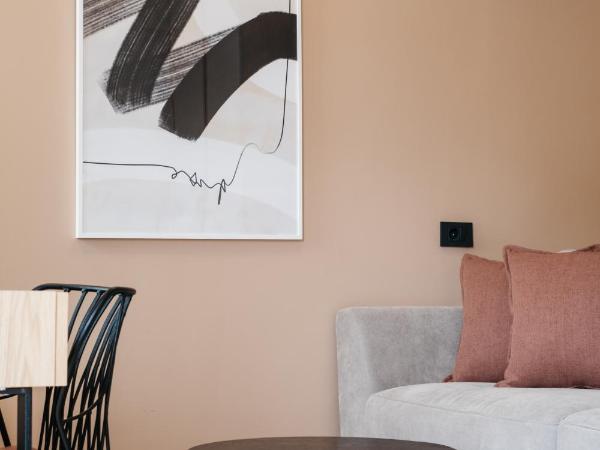 The City Hotel & Suites : photo 5 de la chambre suite exécutive avec balcon - vue sur ville