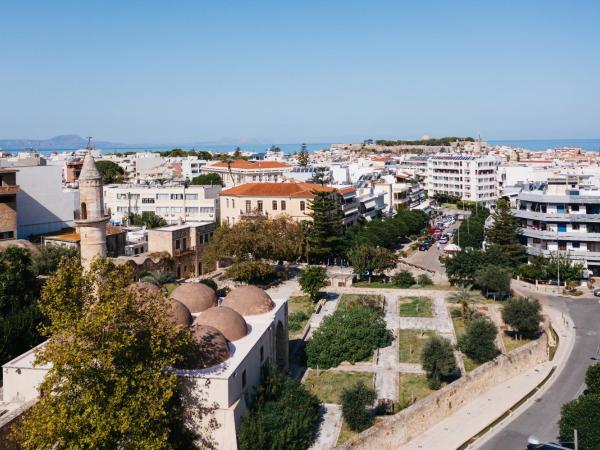 The City Hotel & Suites : photo 1 de la chambre suite exécutive avec balcon - vue sur ville