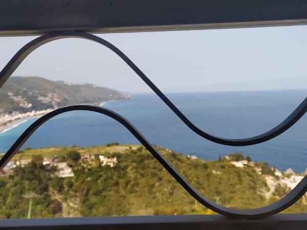 Blue Sky House : photo 7 de la chambre chambre double avec balcon - vue sur mer