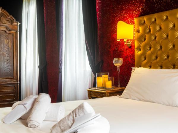 Ca' Maria Callas : photo 5 de la chambre chambre double supérieure - vue sur canal