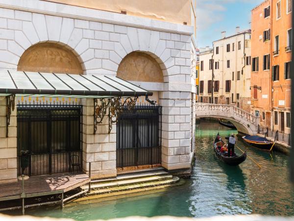 Ca' Maria Callas : photo 3 de la chambre chambre double supérieure - vue sur canal