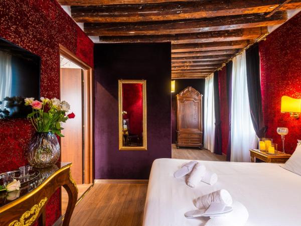 Ca' Maria Callas : photo 8 de la chambre chambre double supérieure - vue sur canal