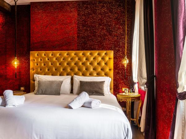 Ca' Maria Callas : photo 9 de la chambre chambre double supérieure avec balcon - vue sur canal