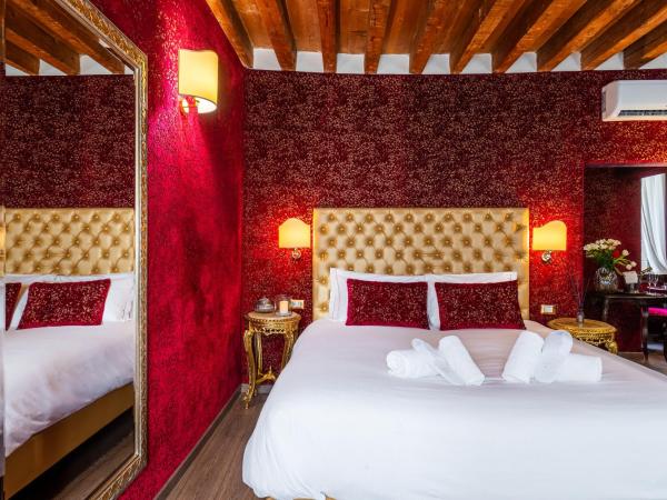 Ca' Maria Callas : photo 4 de la chambre chambre double supérieure - vue sur canal