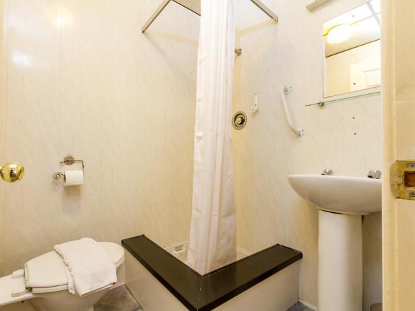 Oak Lea Hotel : photo 6 de la chambre chambre familiale avec douche 