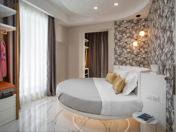 Hotel Cenisio : photo 1 de la chambre suite avec baignoire spa