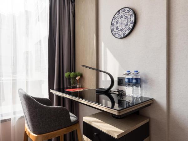 Paco Hotel Canton Tower Pazhou--FreeShuttle Bus for CantonFair : photo 4 de la chambre chambre double avec salle de bains privative