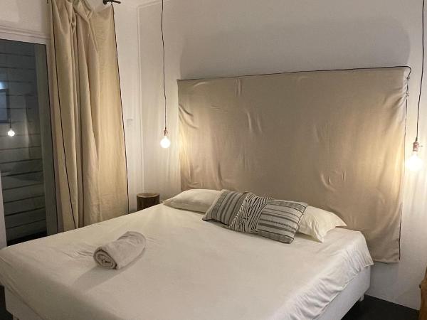 Sous le Badamier Cosy Guest House : photo 10 de la chambre chambre double supérieure