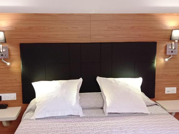 Hotel Hélios : photo 5 de la chambre chambre double avec terrasse - piscine chauffée et parking gratuit