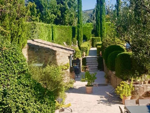 B&B Contemporain Le Jardin : photo 1 de la chambre studio avec vue sur jardin