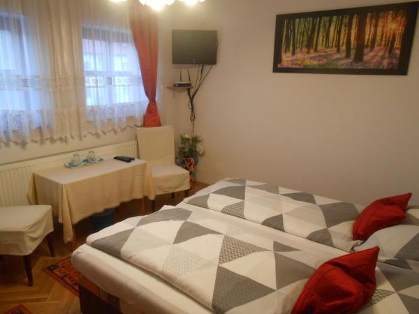 Aranyeső Vendégház Csorbai : photo 1 de la chambre chambre double