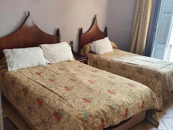 HOTEL DU LOUVRE : photo 1 de la chambre chambre triple