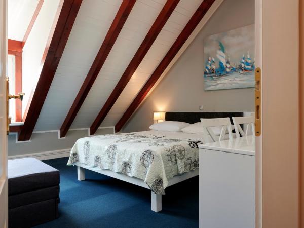 Palace Central Square : photo 4 de la chambre chambre double deluxe (2 adultes + 1 enfant)