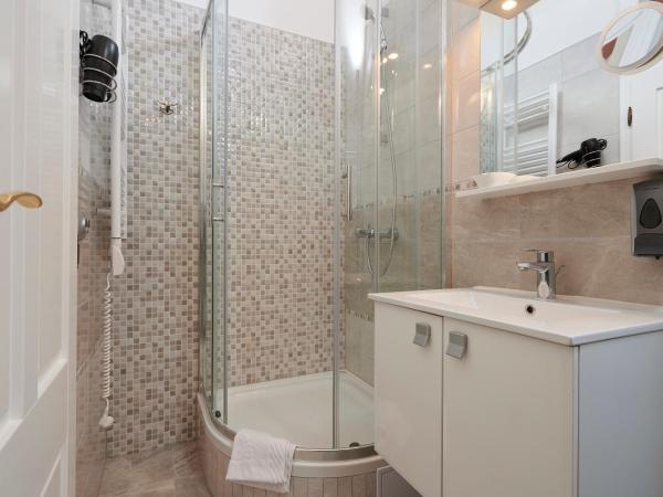 Palace Central Square : photo 8 de la chambre chambre double deluxe (2 adultes + 1 enfant)