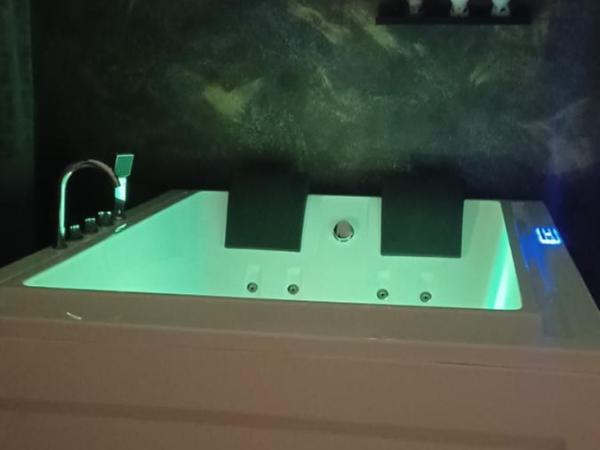 Gold House : photo 10 de la chambre suite deluxe avec baignoire spa