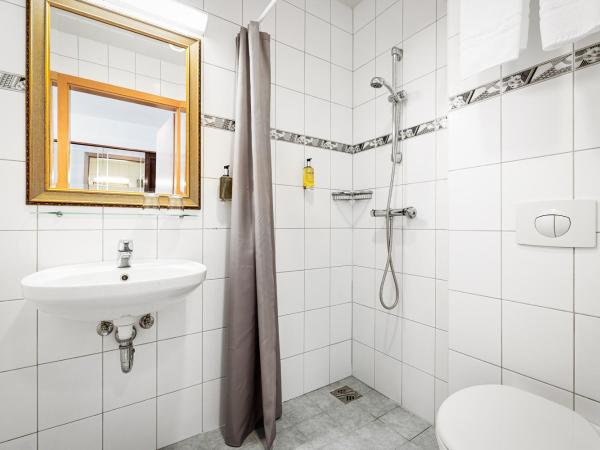 Hotel Ísland - Comfort : photo 4 de la chambre chambre triple standard