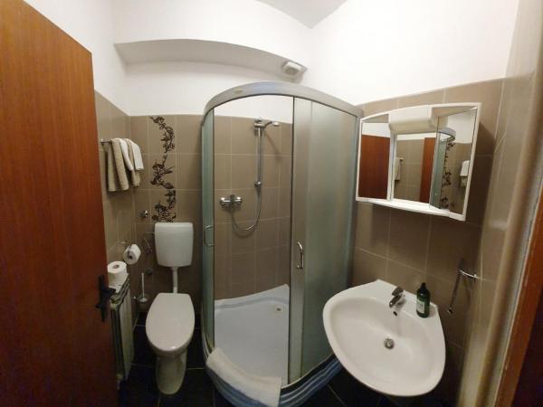 Villa Salvia Rooms and Apartments : photo 5 de la chambre chambre double avec balcon