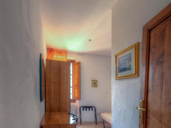 Sogni D'Oro Guest House : photo 5 de la chambre chambre double avec salle de bains commune