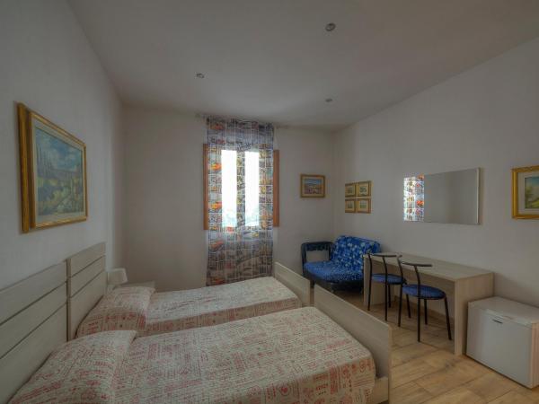 Sogni D'Oro Guest House : photo 7 de la chambre chambre familiale avec salle de bains privative