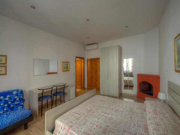 Sogni D'Oro Guest House : photo 6 de la chambre chambre familiale avec salle de bains privative