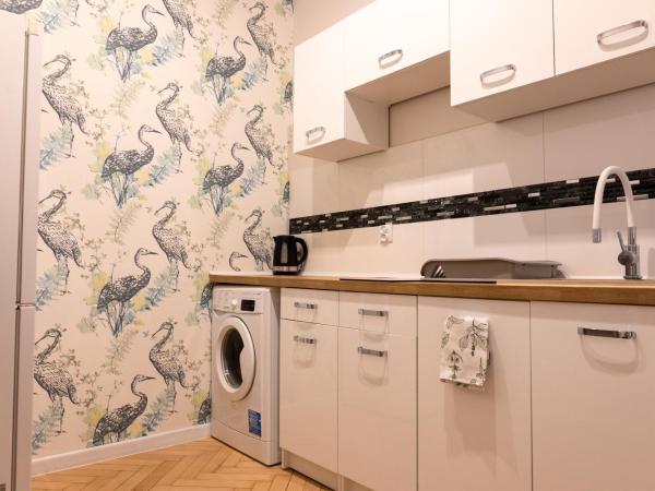 ClickTheFlat Aleje Jerozolimskie Center Apart Rooms : photo 10 de la chambre chambre double avec salle de bains commune