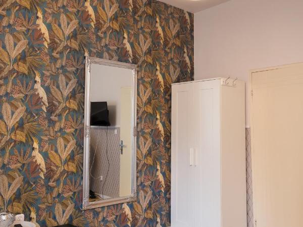 ClickTheFlat Aleje Jerozolimskie Center Apart Rooms : photo 4 de la chambre chambre double avec salle de bains commune