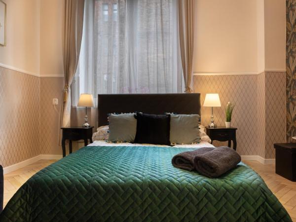 ClickTheFlat Aleje Jerozolimskie Center Apart Rooms : photo 2 de la chambre chambre double avec salle de bains commune