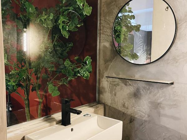 Very Hotel : photo 1 de la chambre designer suite with bathtub - scarlett