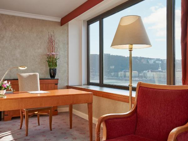 InterContinental Budapest, an IHG Hotel : photo 3 de la chambre grande suite château avec lit king-size - vue sur fleuve