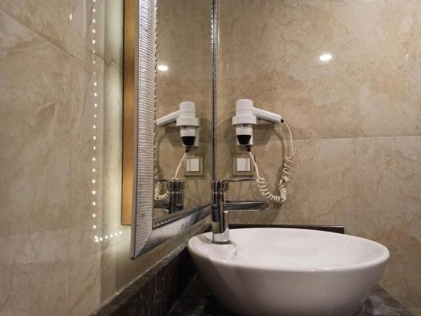 Route Hotel Kaleici - Adult Only (12+) : photo 8 de la chambre chambre triple standard