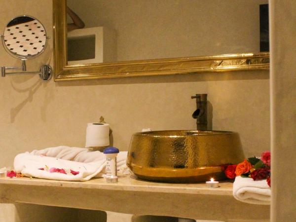 kasbah yu palace : photo 2 de la chambre chambre lits jumeaux - vue sur piscine