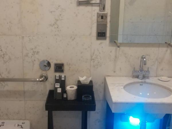 The Park Bangalore : photo 1 de la chambre chambre double deluxe avec balcon