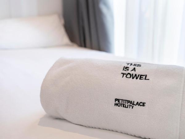 Petit Palace Arana Bilbao : photo 7 de la chambre chambre double ou lits jumeaux avec lit d'appoint