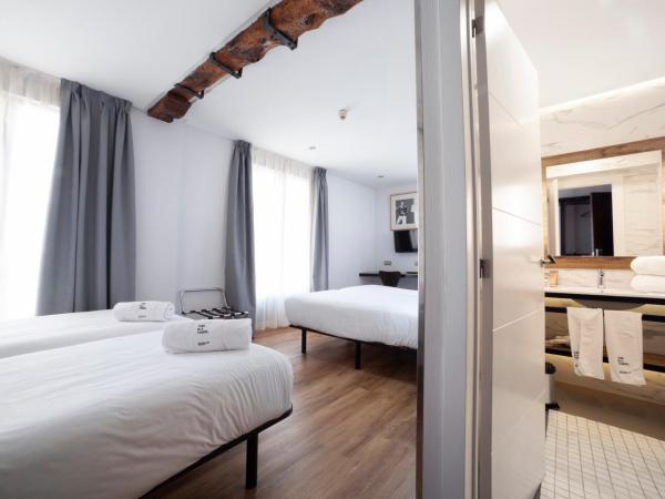 Petit Palace Arana Bilbao : photo 8 de la chambre chambre double avec 2 lits d'appoint